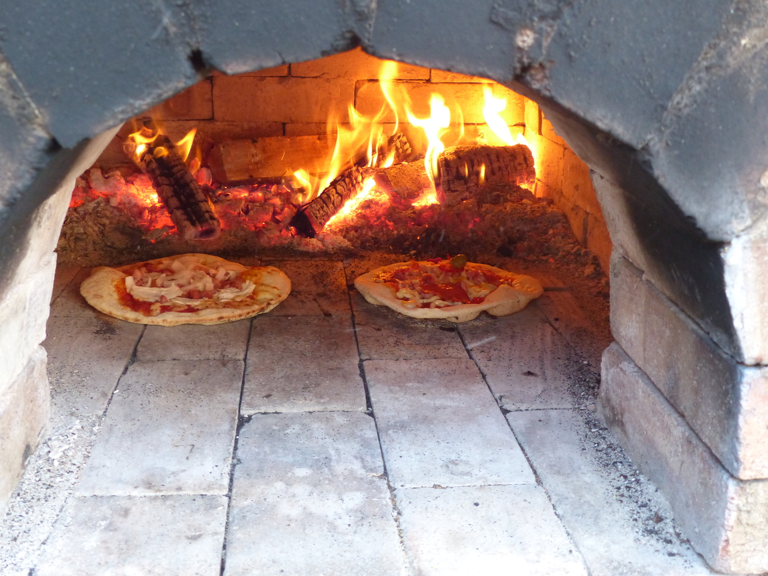 Build Your Own Pizza Oven - By Andy Moyle
